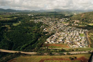 Hawaii, Kauai 'nin doğasında güzel bir yol. Yüksek kalite fotoğraf