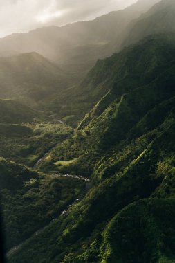 Waimea Canyon Eyalet Parkı 'nın havadan görünüşü, Kauai County, Hawaii, ABD. Yüksek kalite fotoğraf