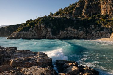 Kas, Lykian Coast, Türkiye 'deki Great Pebble Beach' in panoramik manzarası. - Evet. Yüksek kalite fotoğraf