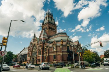 Harvard Memorial Hall, Harvard Üniversitesi, Cambridge, Boston, ABD - 2 Eylül 2023. Yüksek kalite fotoğraf