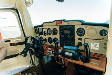 Los Angeles, ABD - 2 Eylül 2023 Cessna 150M sayılı uçak. Yüksek kalite fotoğraf