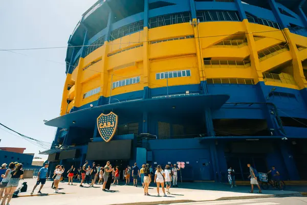 Buenos Aires, Arjantin - 2 Aralık 2023 La Boca mahallesindeki Bombonera. Yüksek kalite fotoğraf