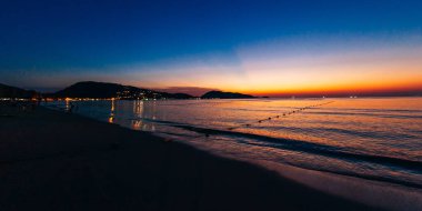Twilight at kata plajı, Phuket, Tayland. Yüksek kalite fotoğraf