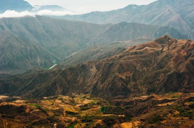 Vinicunca Gökkuşağı Dağı 'na yakın Peru dağları manzarası. Yüksek kalite fotoğraf