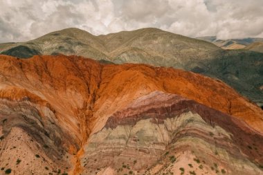 Aerial View Cerro siete colores - Purmamarca - Jujuy - Arjantin. Yüksek kalite fotoğraf