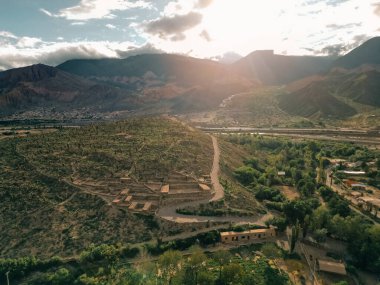 Tilcara öncesi Pucara de Tilcara kalıntılarının panoramik manzarası - Tilcara, Jujuy, Arjantin. Yüksek kalite fotoğraf