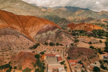 Aerial View Cerro siete colores - Purmamarca - Jujuy - Arjantin. Yüksek kalite fotoğraf