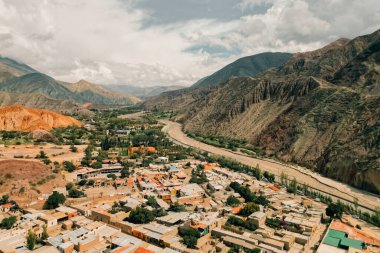 Aerial View Cerro siete colores - Purmamarca - Jujuy - Arjantin. Yüksek kalite fotoğraf