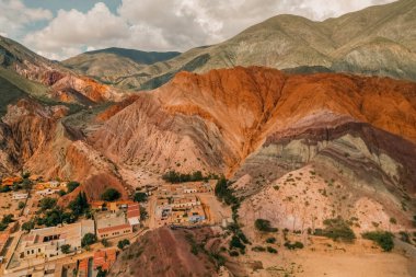 Aerial View Cerro siete colores - Purmamarca - Jujuy - Arjantin. Yüksek kalite fotoğraf