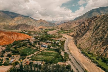 Aerial View Cerro siete colores - Purmamarca - Jujuy - Arjantin. Yüksek kalite fotoğraf