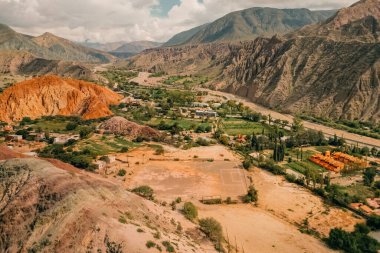 Aerial View Cerro siete colores - Purmamarca - Jujuy - Arjantin. Yüksek kalite fotoğraf