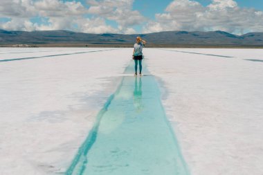 Salinas Grandes, Jujuy, Arjantin 'de lityum çıkarma havuzu. Yüksek kalite fotoğraf