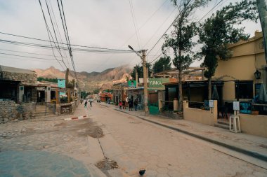 Tilcara, Arjantin - 4. Mar 2024 Tilcara 'da bir sokak pazarı. Yüksek kalite fotoğraf