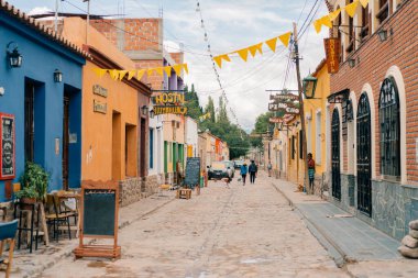 Humahuaca, Arjantin 'de bir turistik cadde - 2 Mart 2024. Yüksek kalite fotoğraf