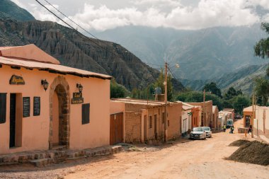 Güney Amerika 'nın Jujuy Eyaleti' ndeki Purmamarca kasabası - 2 Mart 2024. Yüksek kalite fotoğraf