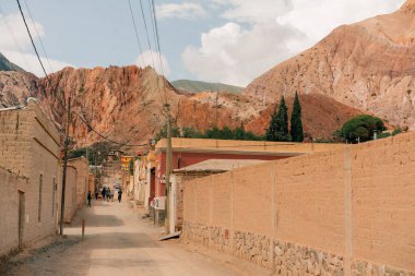 Güney Amerika 'nın Jujuy Eyaleti' ndeki Purmamarca kasabası - 2 Mart 2024. Yüksek kalite fotoğraf