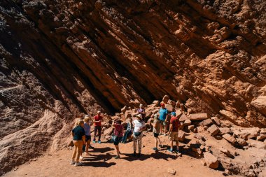 Cafayate, Salta, Arjantin - 2 Mart 2024 - Şeytan 'ın Boğazı Garganta del Diablo adlı kaya oluşumu. Yüksek kalite fotoğraf