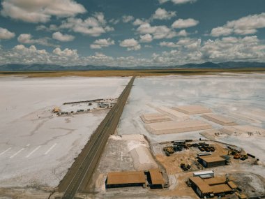 Arjantin And Dağları 'ndaki Salinas Grandes Jujuy Eyaleti' nde bir tuz çölüdür. Yüksek kalite fotoğraf