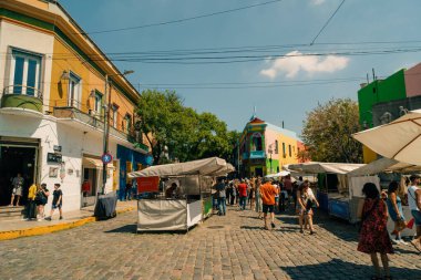 Buenos Aires, Arjantin 'in La Boca mahallesindeki Caminito Caddesi' nin parlak renkleri. Yüksek kalite fotoğraf