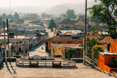  San Cristobalito Kilisesi 'ne giden merdivenler, San Cristobal de las Casas, Meksika - Mayıs 2023. Yüksek kalite fotoğraf