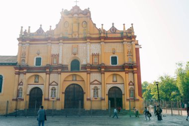 San Cristobal de las Casas 'ın ana meydanı, Katedral' li Meksika. Yüksek kalite fotoğraf