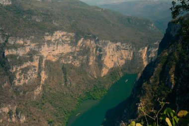 Grijalva nehrindeki Sumidero Kanyonu Meksika. Yüksek kalite fotoğraf