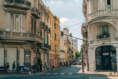 San Telmo 'da bir sokak, Buenos Aires, Arjantin - Mar 2. 2024. Yüksek kalite fotoğraf
