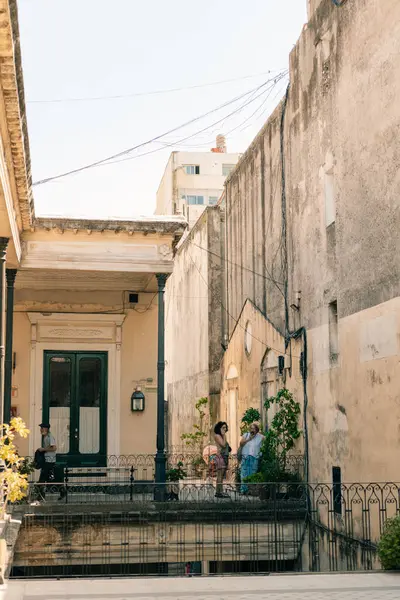 San Telmo 'da bir sokak, Buenos Aires, Arjantin - Mar 2. 2024. Yüksek kalite fotoğraf