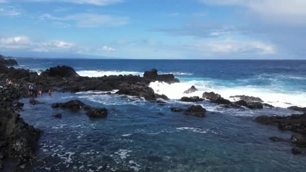 Aerial Costera Rocosa Hermosas Olas Hawái Isla Grande Destino Más — Vídeos de Stock