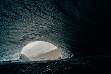 İçeriden yuvarlak buz mağarası manzarası. Cueva de Jimbo, Ushuaia, Tierra del Fuego. Yüksek kalite fotoğraf