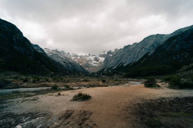 Arjantin 'in güneyindeki Laguna Esmeralda' ya, Patagonya 'nın Ushuaia kentine - 2 Aralık 2023. Yüksek kalite fotoğraf