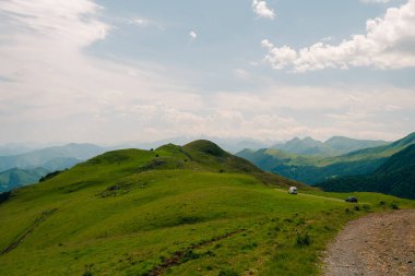Pirenes dağlarında yürüyüş parkuru, İspanya. Yüksek kalite fotoğraf