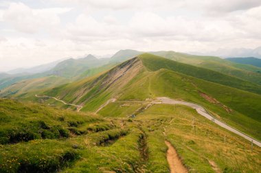 Pirenes dağlarında yürüyüş parkuru, İspanya. Yüksek kalite fotoğraf