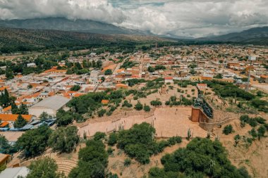 Jujuy eyaletindeki Humahuaca köyünün hava manzarası, Arjantin, Humahuaca. Yüksek kalite fotoğraf