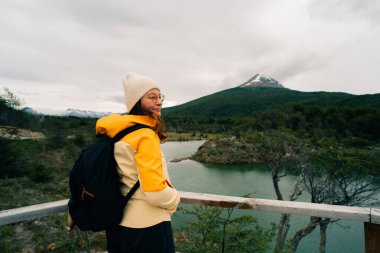 Tierra del Fuego 'daki dağların ortasındaki Bahia Lapataia' nın Idyllic manzarası. Yüksek kalite fotoğraf