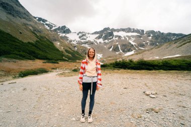 Ushuaia, Arjantin 'de Martial Glacier' de yürüyüş yapan bir adam. Yüksek kalite fotoğraf