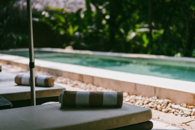  Ormanda yüzme havuzu manzarası. Yüksek kalite fotoğraf