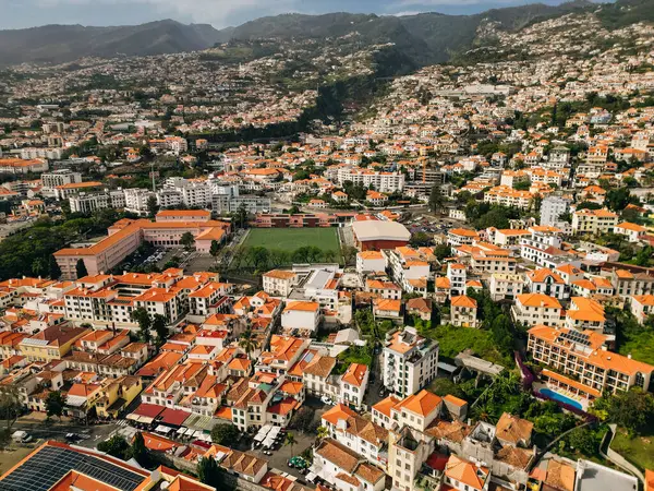 Portekiz 'in Madeira adasının Atlantik Okyanusu kıyısında kalesi olan Funchal şehri. Hava görüntüsü. Yüksek kalite fotoğraf