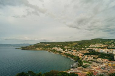 İtalya 'nın Sardunya adasındaki Castelsardo kasabası. Sassari ilindeki kasaba, Asinara Körfezi. Yüksek kalite fotoğraf