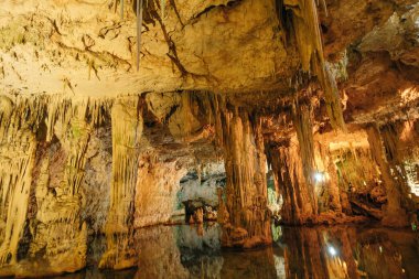  Grotta di Nettuno, Capo Caccia, Alghero, Sardinya, İtalya. Yüksek kalite fotoğraf