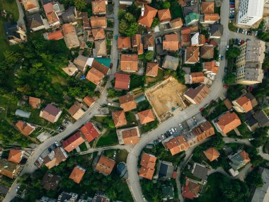 Bosna-Hersek 'te günbatımında Saraybosna' nın hava manzarası. Yüksek kalite fotoğraf