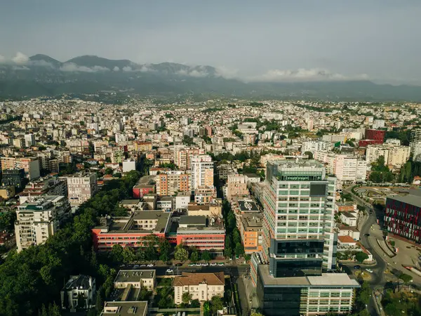 Tiran Arnavutluk üzerinde gün batımı, havacılık kenti panoramik manzarası. Yüksek kalite fotoğraf