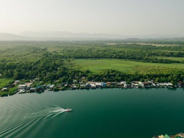 Ada Bojana adasındaki çıplaklar için özel otel. Yüksek kalite fotoğraf