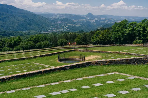 İtalya Passo della Futa ve Giogo doğa yürüyüşü. Yüksek kaliteli illüstrasyon