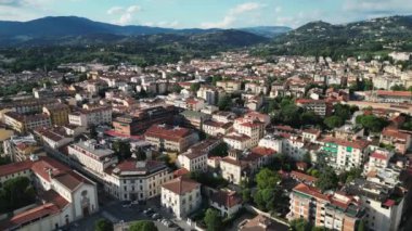 Firenze 'nin havadan görünüşü, Floransa, İtalya' da altın saat. Yüksek kalite 4k görüntü