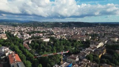 Firenze 'nin havadan görünüşü, Floransa, İtalya' da altın saat. Yüksek kalite 4k görüntü
