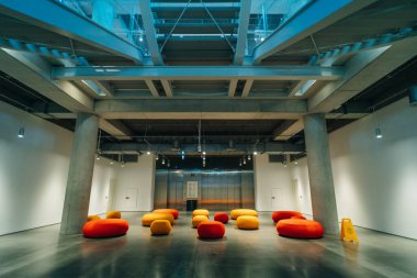 İstanbul, Türkiye - 5 Mayıs 2024 İstanbul Modern Sanatlar Müzesi, veya İstanbul Modern Müzesi. Yüksek kalite fotoğraf