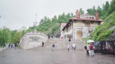 Postojna Mağara Parkı, Postojna, Slovenya - 2 Mayıs 2024. Yüksek kalite 4k görüntü