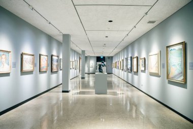 Winnipeg, MB, Kanada - Nisan 2022 WAG-Qaumajuq sergi katına genel bir bakış. Yüksek kalite fotoğraf