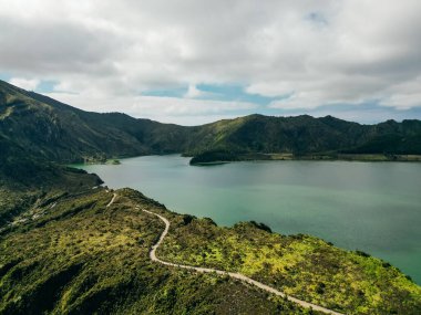 Azores, Portekiz, Azores 'deki Sao Miguel Adası' ndan Lagoa do Fogo 'ya inanılmaz bir manzara. Yüksek kalite fotoğraf